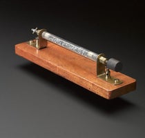 Coherer of iron filings, built by Oliver Lodge and used in his 1894 lecture on Heinrich Hertz, Science Museum, London (sciencmuseumgroup.org.uk)