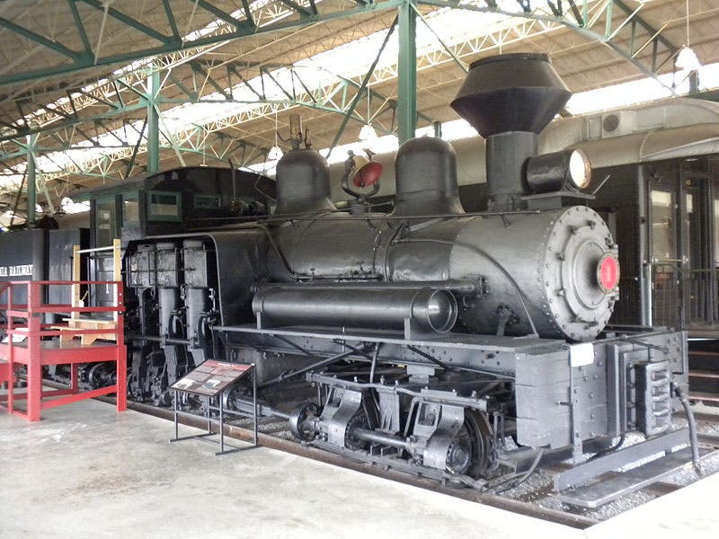 A Shay locomotive built in 1906, on display in the Railroad Museum of Pennsylvania, near Strasburg, where you can get a close-up view of the bevel-gear drive train (Wikimedia commons)