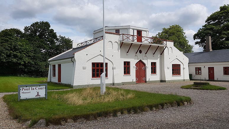 The Poul La Cour Museum in Askov, south Jutland, Denmark, formerly the base of the wind turbine La Cour erected in 1897 (see third image), recent photograph (Wikimedia commons)