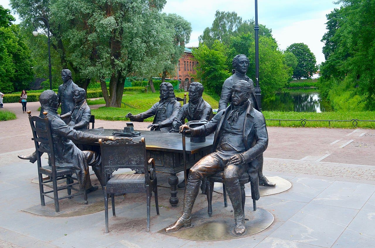 The Architects, sculpture group in bronze by Alexander Taratynov, Saint Petersburg, 2011 (Wikimedia commons)