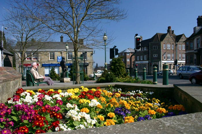 Statue of Arthur Conan Doyle in Crowborough Cross, Sussex (Wikimedia commons)