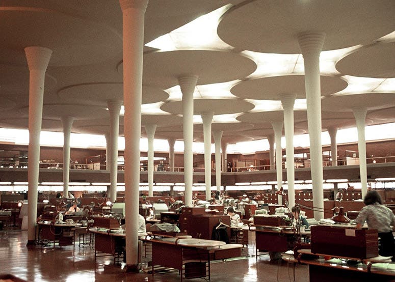 Johnson Wax Office Building, Racine, Wisconsin, interior main working space (photo by author)