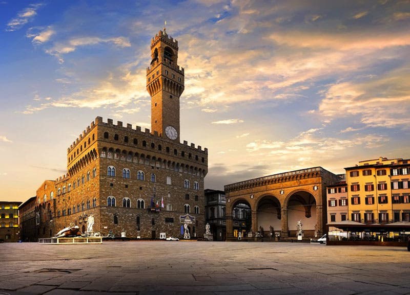 The Palazzo Vecchio, Florence; the Vasari corridor begins on the right side of the palace (not visible here) (Wikimedia commons)
