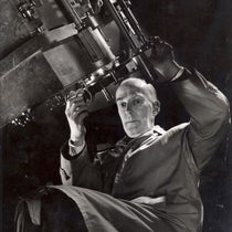 Jan Oort at the eyepiece of the Leiden Observatory telescope, undated photograph (earthsky.org)