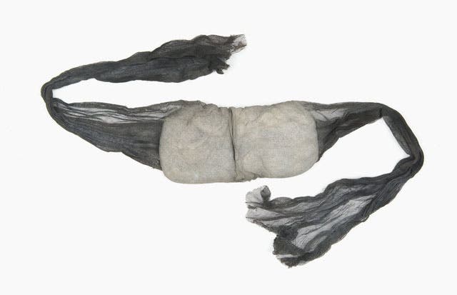 Black Veil respirator, invented by Haldane, 1915 (Australian War Memorial)