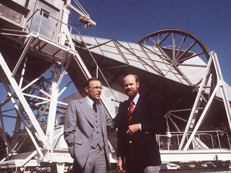Robert Wilson (right) and Arno Penzias, with the Holmdel horn antenna, 1978, on the occasion of their Nobel Prize award (media.npr.org)
