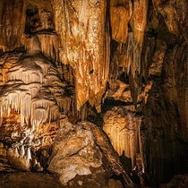 Titania’s Veil, a stalactite formation in Luray Caverns, Virginia (Wikimedia commons)