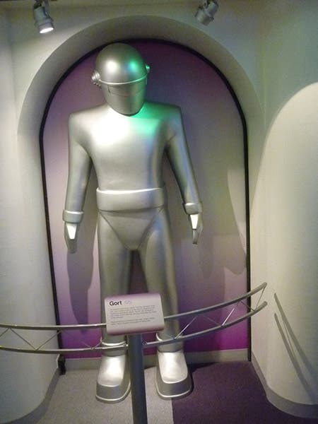 Gort replica in the Robot Hall of Fame, Carnegie Science Center, Carnegie Mellon Institute, Pittsburgh (Wikimedia commons)