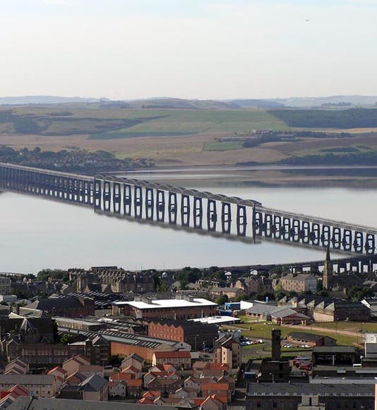 The Second Tay Bridge, constructed by William Arrol & Co., view from Dundee looking south, opened in 1887, and still in use (Wikimedia commons)