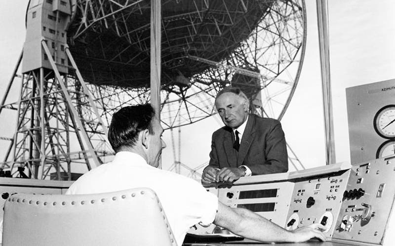 Bernard Lovell and the 250-foot radio telescope at Jodrell Bank, before it was renamed the Lovell telescope, undated photograph, 1970s? (jodrellbank.manchester.ac.uk)