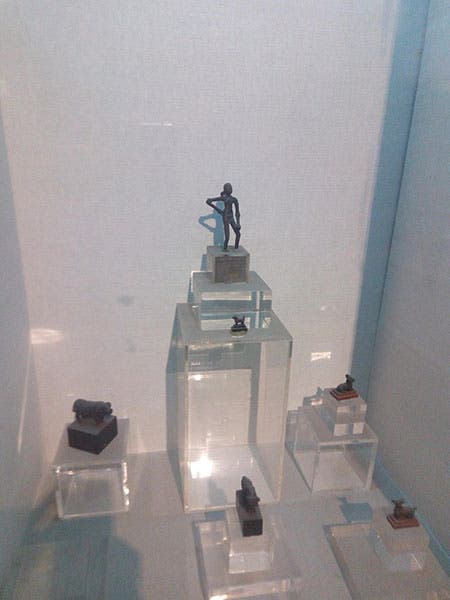 Harappan artifacts on display in the National Museum of India, Delhi, with the Dancing Girl at the top (Wikimedia commons)