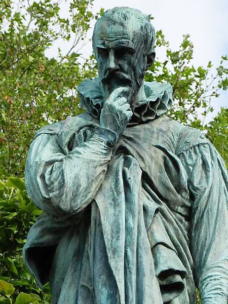 Statue of Ambroise Paré, bronze, by David d’Angers, in Laval, France (e-monumen.net)