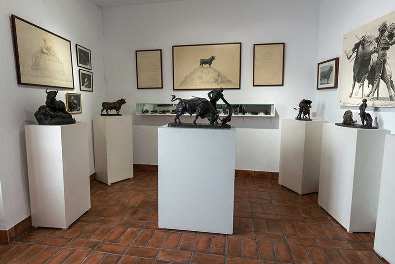 Another part of the Museo Antonio Navarro Santafé in Villena, showing sculptures of horses and bulls by Santafé (multimedia.comunitatvalenciana.com)
