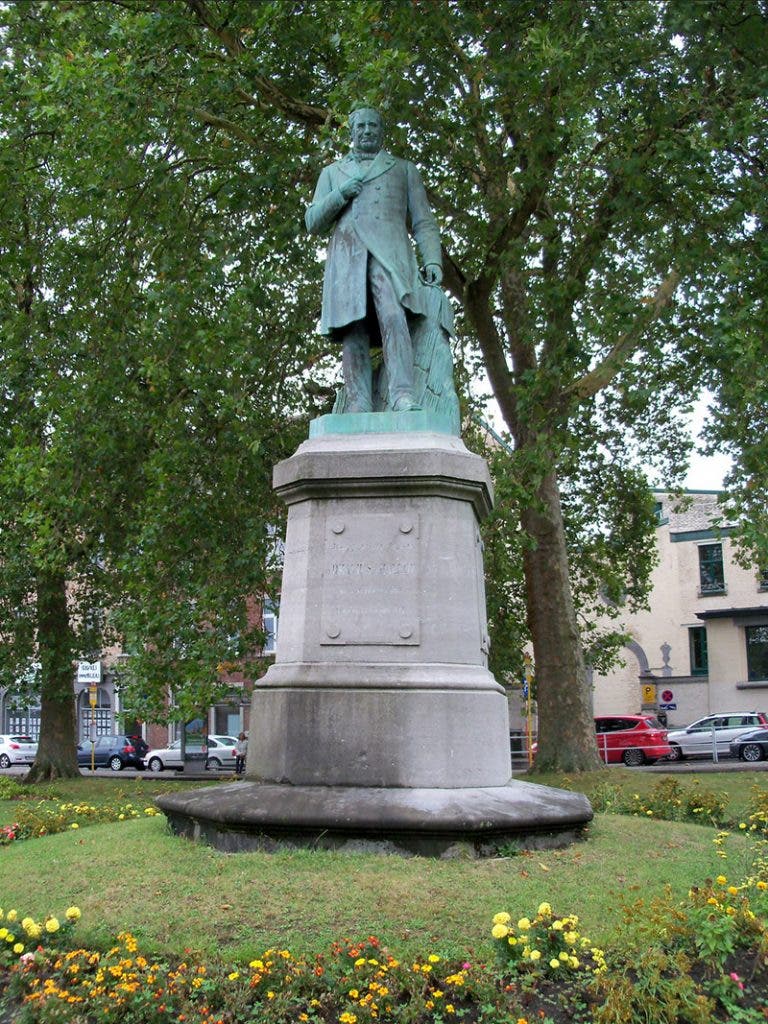 Statue of Jean Baptiste d'Omalius d'Halloy, in Namur, Belgium (Wikimedia commons)