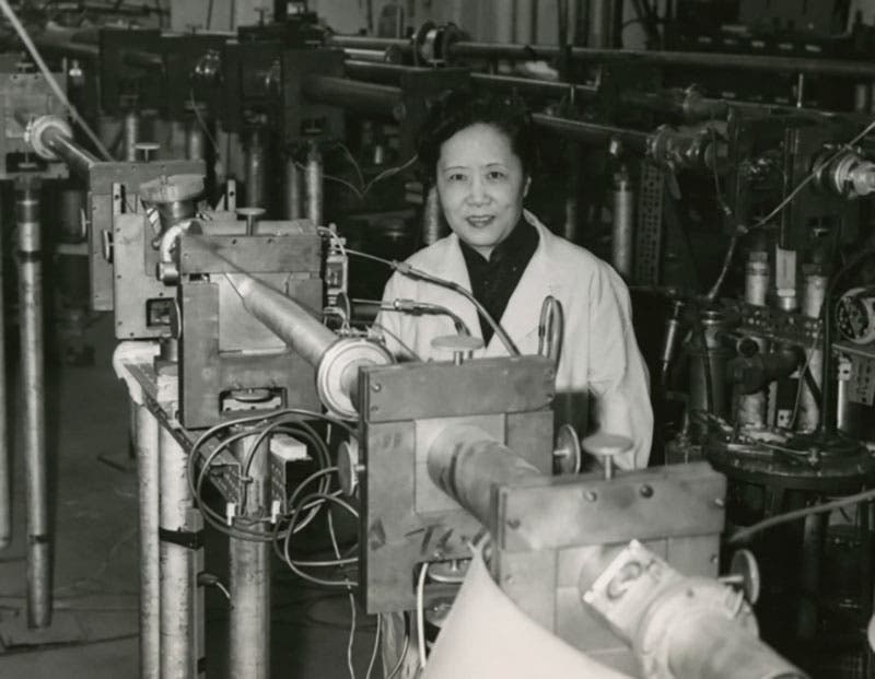 Another photograph of Chien-Shiung Wu in the lab, undated (physicsworld.com)