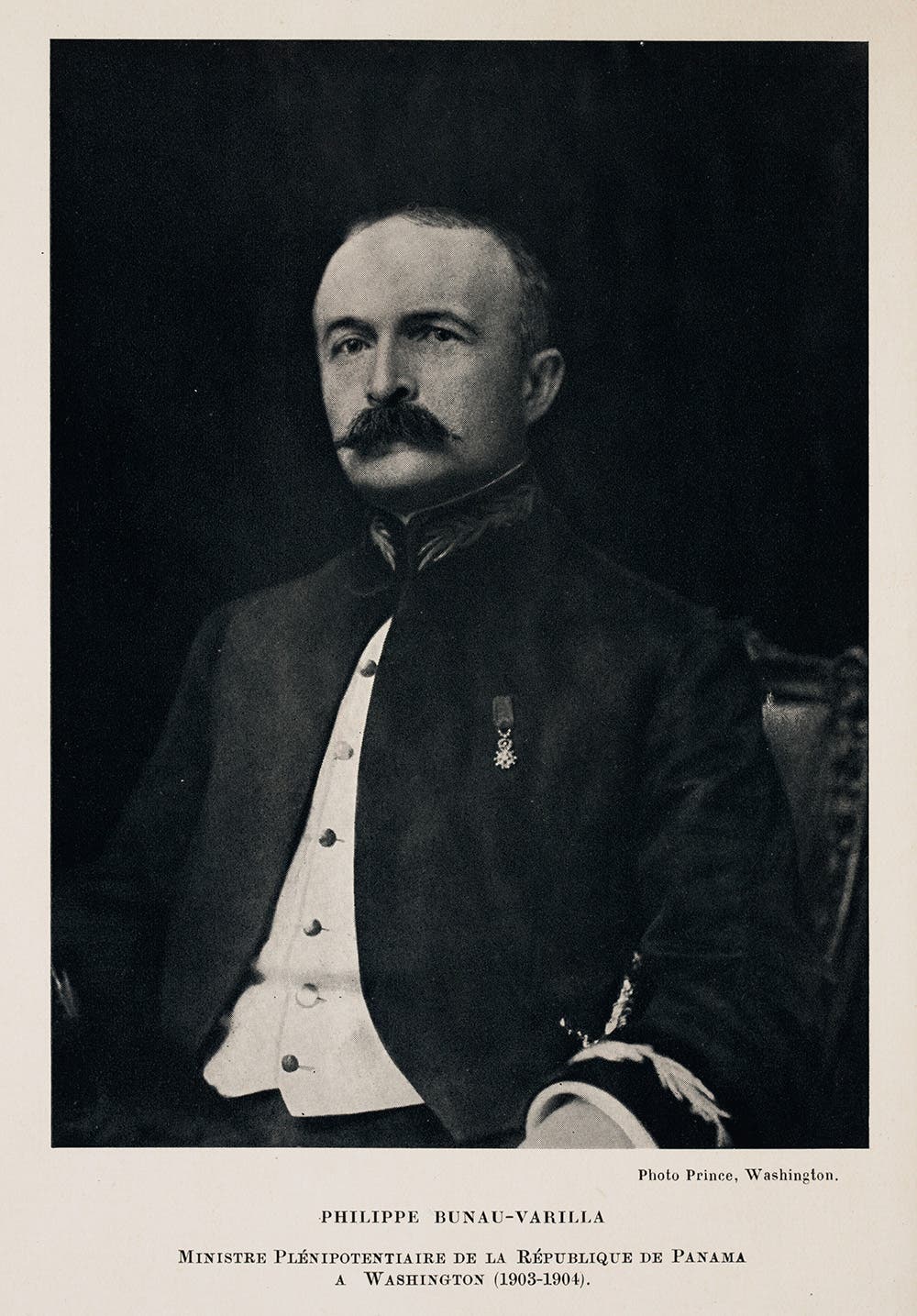 Photograph portrait of Philippe Bunau Varilla, 1903-1904.