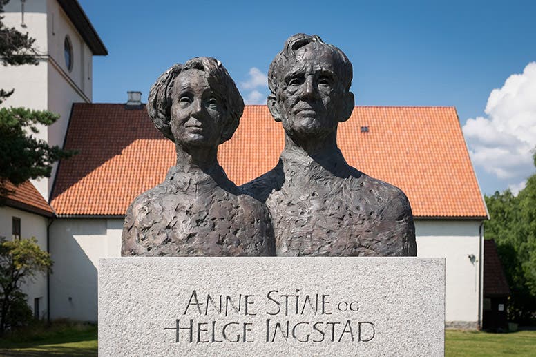 Busts of Helge Ingstad and Anne Stine outside the Viking Ship Museum in Oslo (Benson Kua on flickr)