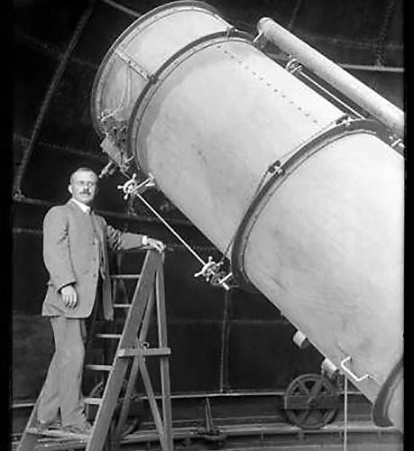 Heber Curtis with the Crossley Reflector, Lick Observatory, photograph (Special Collections, UC Santa Cruz)