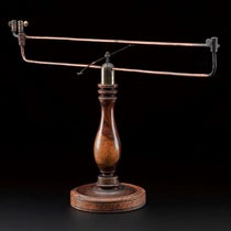 Demonstration device for reproducing the deflection of a magnetic compass needle by an electric current flowing through a nearby wire, made in London, 1828, Science Museum, London (sciencemuseumgroup.org.uk)