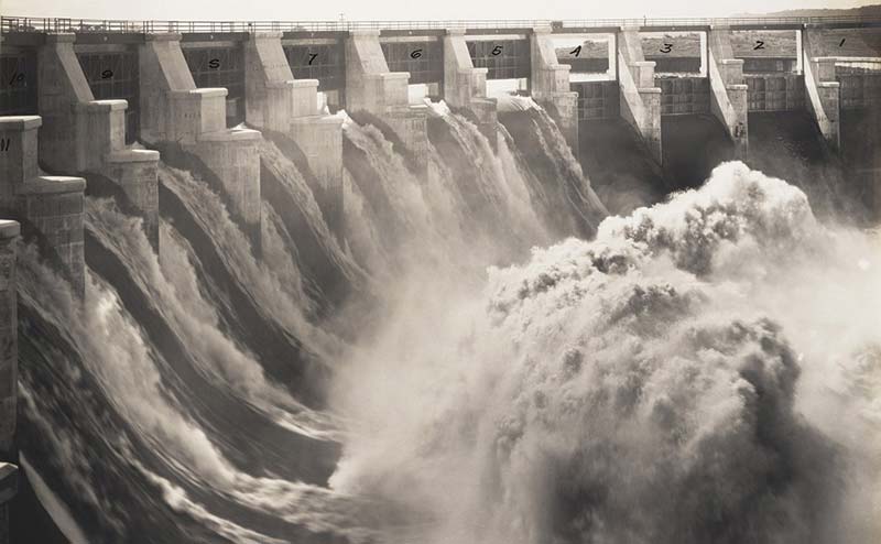 Engineers complete work on the Madden Dam to control the Canal’s watershed. Located east of the Canal Zone, the resulting reservoir regulates the flow of the Chagres River into Gatún Lake.