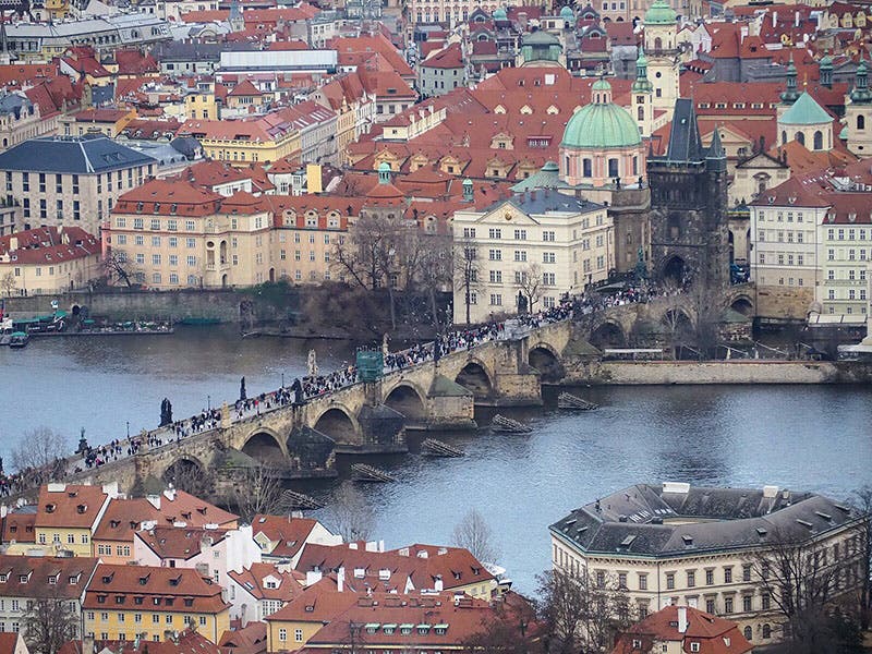A modern view of the Charles Bridge, looking toward Old Town and the Old Town gate (Wikimedia commons)