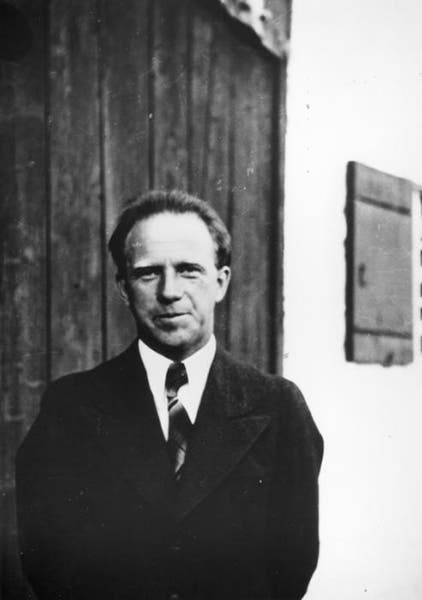 Werner Heisenberg outdoors in Leipzig, photograph, ca 1940, Emilio Segré Visual Archives, AIP (repository.aip.org)