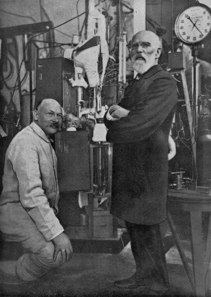 Heike Kamerlingh Onnes and Johannes Diderik van der Waals in Leiden lab, 1909 (Wikimedia Commons)