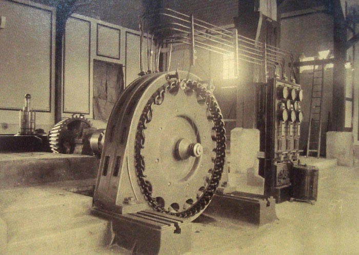 Three-phase AC generator that transmitted power from Lauffen to Frankfurt for the International Electrotechnical Exhibition (Edison Tech Center/Historisches Museum Frankfurt)