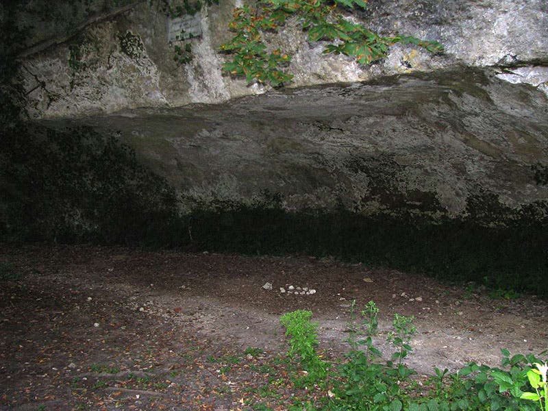 Modern photograph of the Cro-Magnon rock shelter, Les Eyzies, Dordogne, Fance (donsmaps.com)