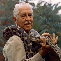 Marlin Perkins with a snake (mutualofomaha.com/wild-kingdom)