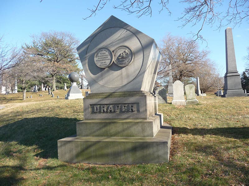 Henry Draper memorial at Green-wood Cemetery, back side, replicating the Congressional Medal awarded to Draper, 1874 (stuffnobodycaresabout.com)
