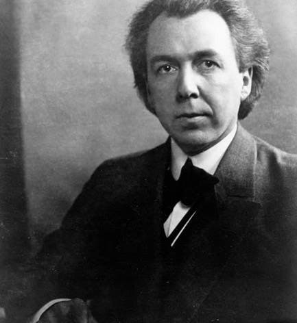 Frank Lloyd Wright in his 40s, photograph (agraveinterest.blogspot.com)