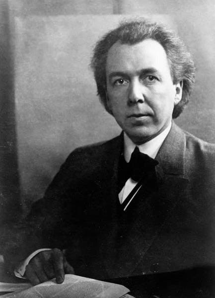 Frank Lloyd Wright in his 40s, photograph (agraveinterest.blogspot.com)