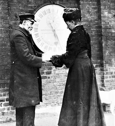 Ruth Belville at the Shepard Gate Clock at Greenwich Observatory, 1908 (Wikimedia commons)