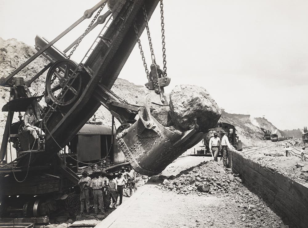Steam shovel in Culebra Cut loading rock onto flat cars.
View in Digital Collection »