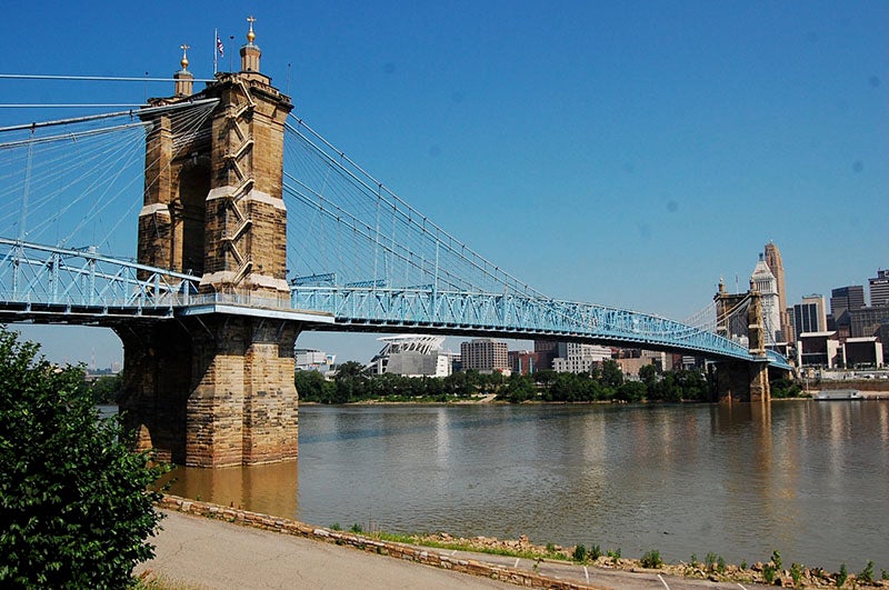 John A. Roebling Bridge over the Ohio River, Cincinnati, completed 1867, modern photo (Wikimedia commons)