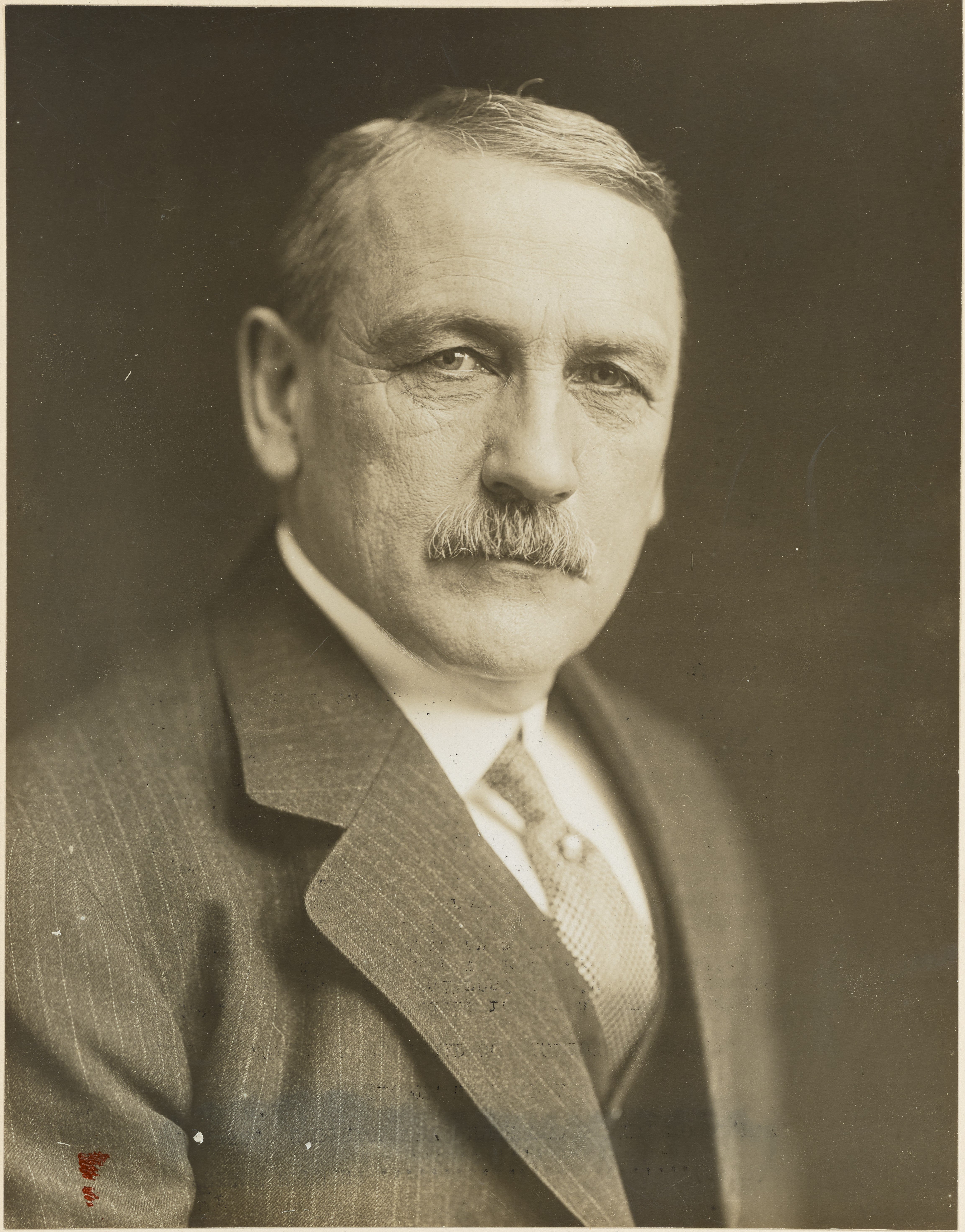 John F. Stevens arrives at the Canal, replacing Wallace as Chief Engineer. Stevens all but stops excavation and rebuilds the railroad, builds infrastructure and housing, and improves living conditions.