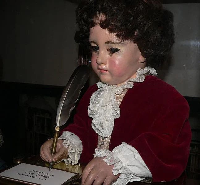 The Writer, automaton by Pierre Jacquet-Droz, before 1774, Museum of Art and History in Neuchâtel, Switzerland (atlasobscura.com)