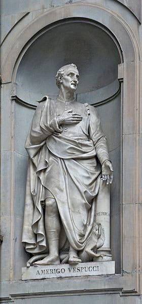 Statue of Amerigo Vespucci in Giorgio Vasari’s arcade beneath the Uffizi, Florence (Wikimedia commons)