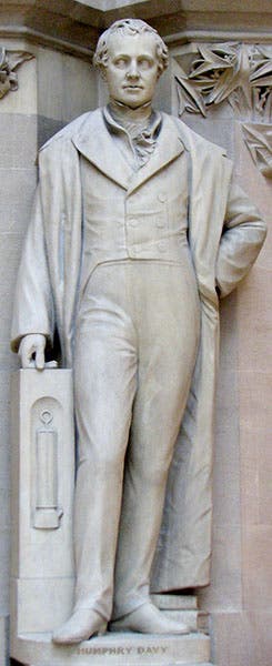 Statue of Humphry Davy, Caen stone, carved by Alexander Munro, 1854-60, Oxford University Museum of Natural History (Wikimedia commons)