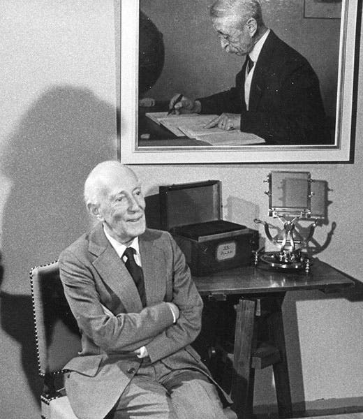 Jan Oort sitting before a portrait of his mentor, Jacobus Kapetyn (univesiteitleiden.nl)