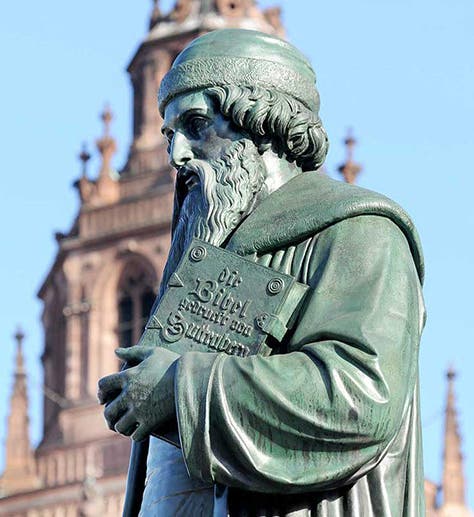 Detail of the statue of Johannes Gutenberg, bronze sculpture by Bertel Thorvaldsen, 1837, Mainz (mainz-tourismus.com)