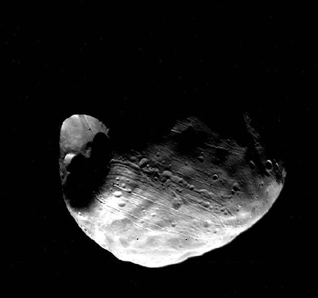 The Martian moon Phobos, photographed by the Viking 1 Orbiter, June 10, 1977; the large crater at left is named Stickney, after Asaph Hall’s wife (nssdc.dsfc.nasa.gov)