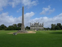 The Philae obelisk and the estate house of William John Bankes at Kingston Lacy, Dorset, modern photo (Wikimedia commons)