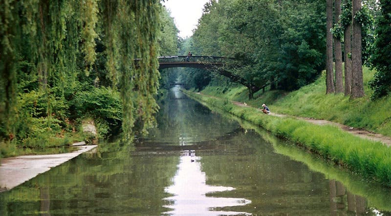 The Canal de l’Ourcq in Sevran’s wood, modern photo (Wikimedia commons)