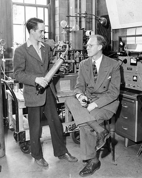 Williard Libby, seated, with his PhD student Ernest Anderson, photograph, ca 1949 (acs.org)
