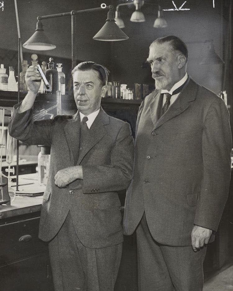 Dr. Alexander Gettler (left) in his laboratory with Dr. Charles Norris. Image courtesy of the Library of Congress.