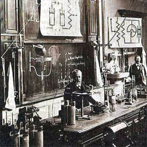 Braun presenting a physics lecture at the University of Strasbourg. (Computer History Museum)