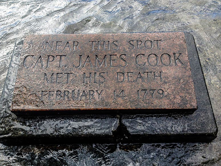 Historical marker at the approximate location where Captain James Cook was killed, Feb. 14, 1779 (Wikimedia commons)
