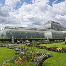 Palm House, Kew Gardens, London, designed by Decimus Burton and Richard Turner, recent photograph (Wikimedia commons)